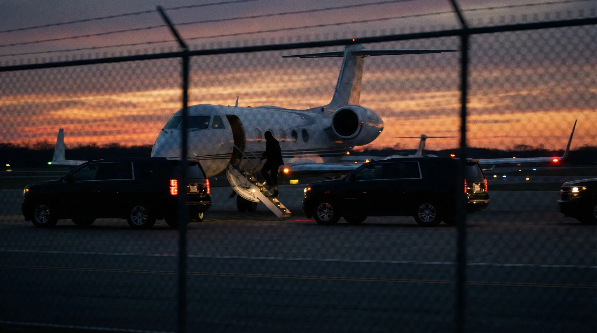 黑料吃瓜-黑料爆料|网络热门事件|娱乐爆料|黑料吃瓜官网 - 机场私人飞机偷拍